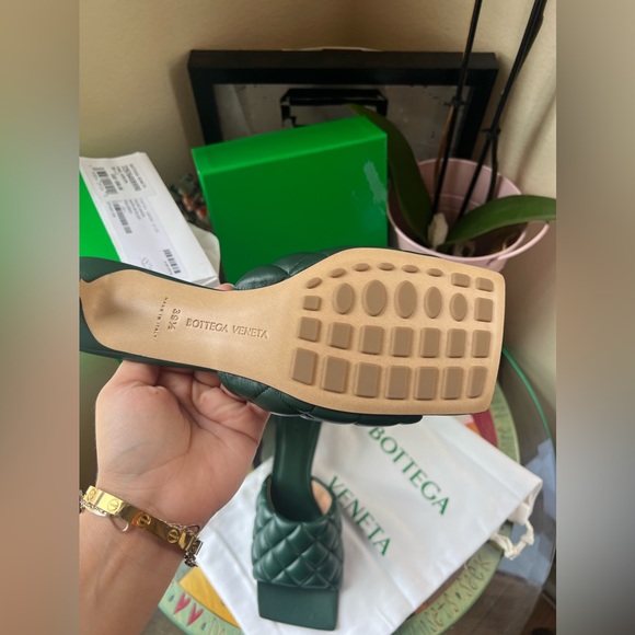 SOLD🤍🌸 FINAL SALE💚no offers BOTTEGA VENETA pibe green padded sandals 🌸 - Picture 8 of 13